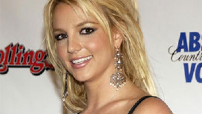 Britney Spears, cu unghiile nefacute