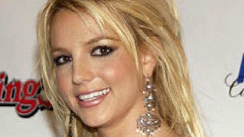 Britney Spears, cu unghiile nefacute