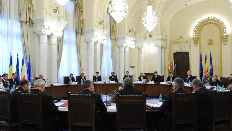 Extemporal la Cotroceni: Basescu a discutat cu Guvernul despre cheltuielile publice, ANI si Constitutie