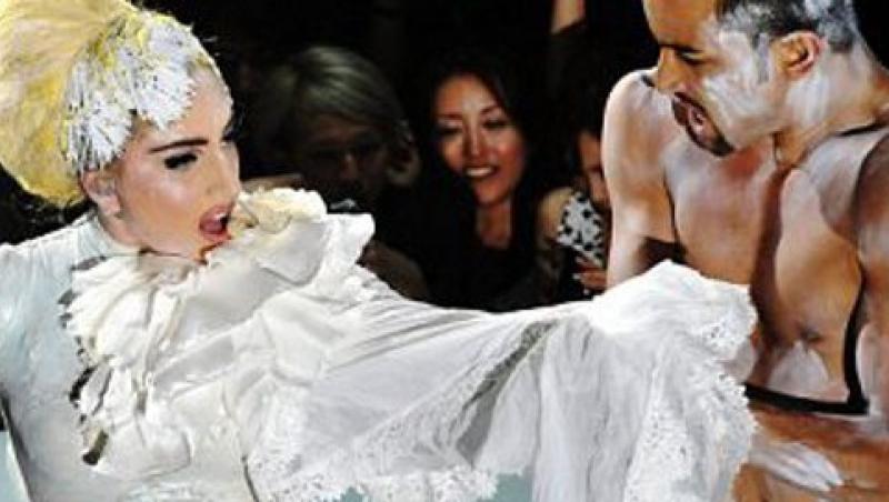 Lady Gaga si-a luat guru