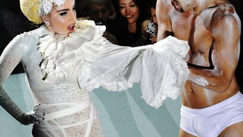 Lady Gaga si-a luat guru