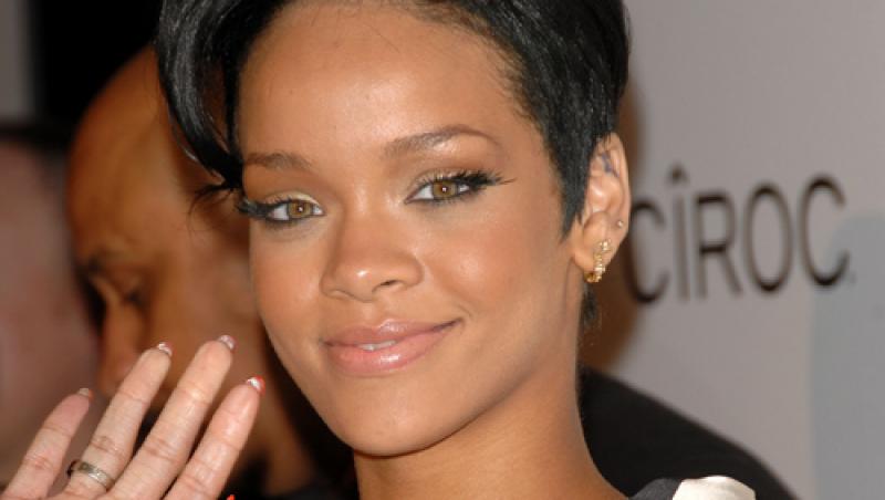 Rihanna s-a impiedicat pe scena