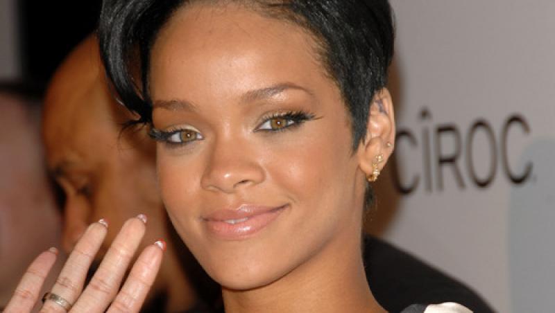 Rihanna s-a impiedicat pe scena