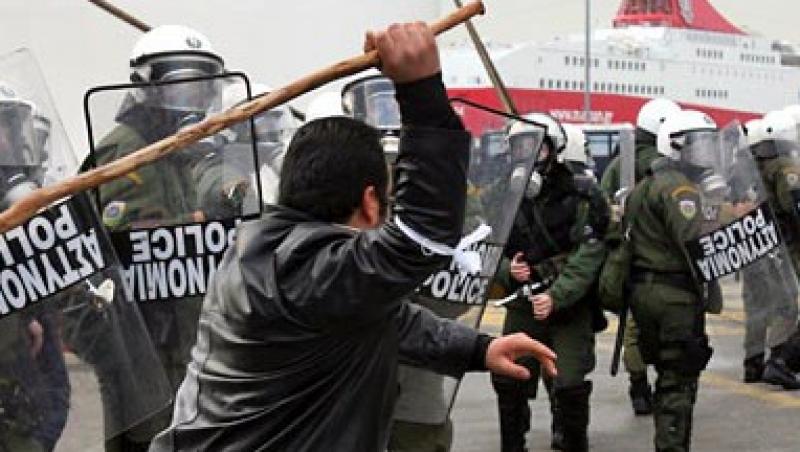 Grecia/ Turistii straini au protestat in portul Pireu