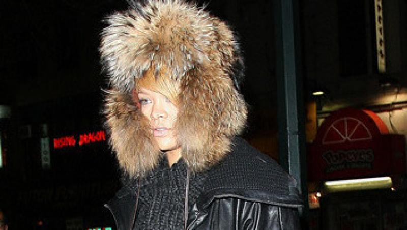 Rihanna, cu caciula de blana la 20 de grade
