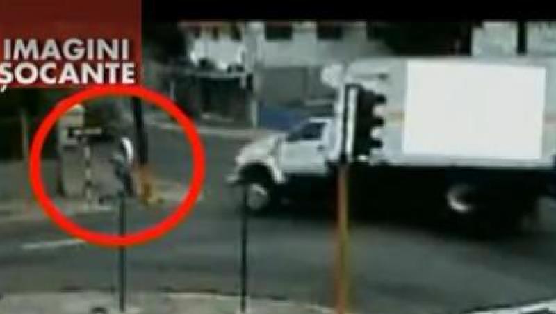 Un barbat a fost strivit de un camion in Jamaica (VIDEO)