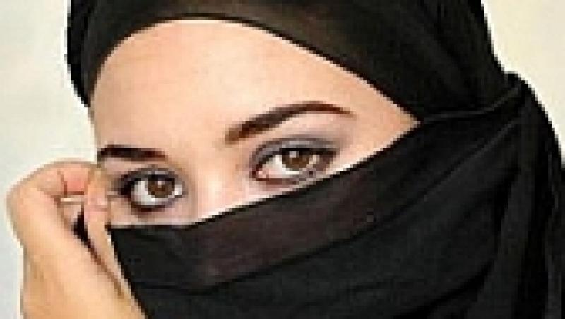 Iran: Femeile bronzate, arestate pentru ca incalca legea islamica