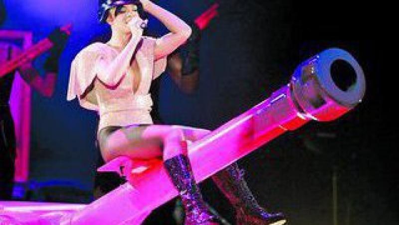 Rihanna a facut show erotic pe scena la ultimul ei concert