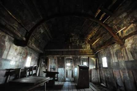 Biserica de lemn de la Ursi, subrezita de nepasare