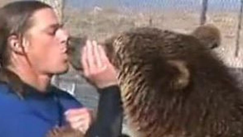 SUA: Cum sa faci baie cu ursi grizzly si cu tigri! (VIDEO)