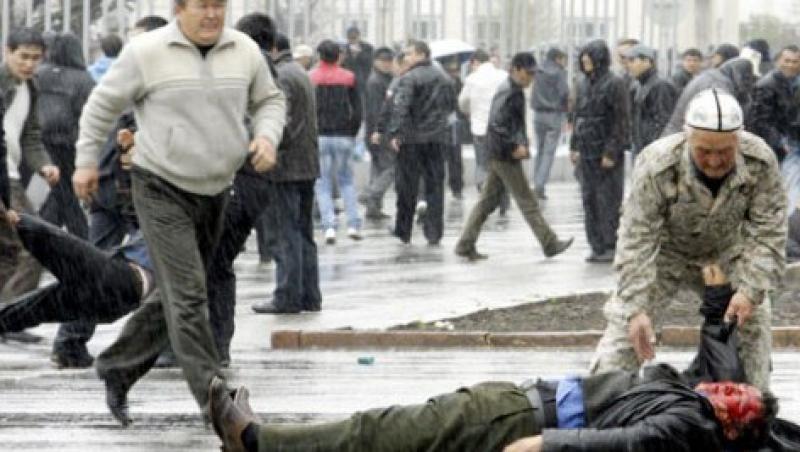 Haos in Kirgizstan: 68 de morti iar presedintele-fugar incearca sa isi regrupeze sustinatorii