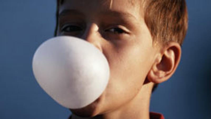 Ce pot pati copiii de la guma de mestecat