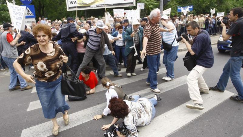 BUG relanseaza un protest al romanilor, Sisu&Puya vs Basescu, Imnul lui Boc - Bocotaxa!