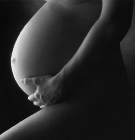 Unde nasc gravidele? Conditii improprii la stat, tarife de peste 2.000 de euro la privat