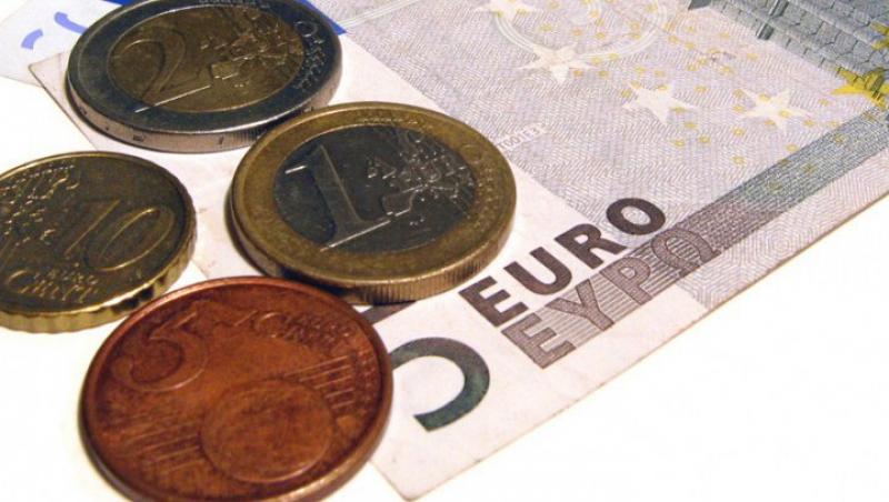 Nou minim istoric: Moneda unica europeana paleste in fata dolarului