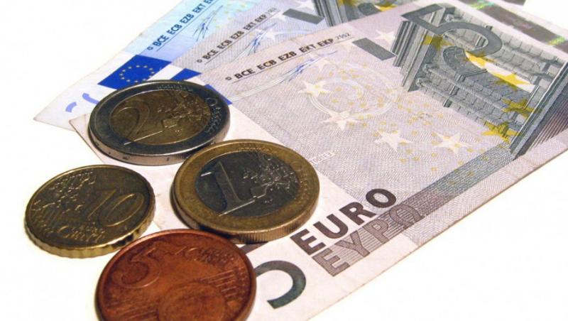 Nou minim istoric: Moneda unica europeana paleste in fata dolarului