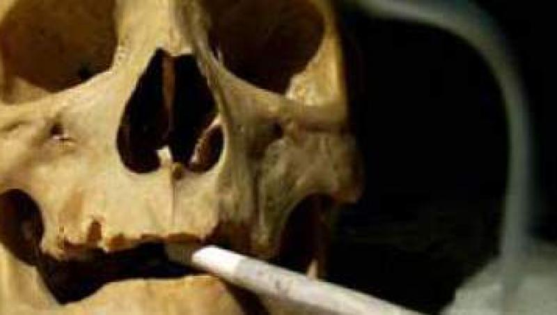 Studiu: La fiecare 15 minute un roman moare din cauza fumatului