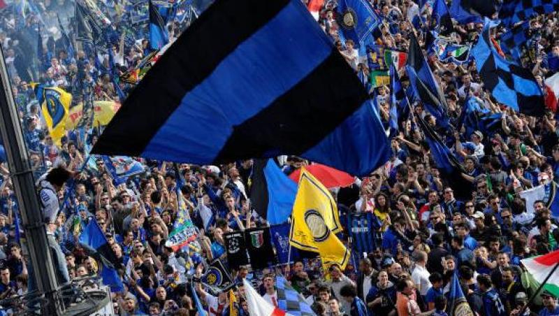 Mii de fani ai Interului au sarbatorit un nou titlu pe strazile din Milano