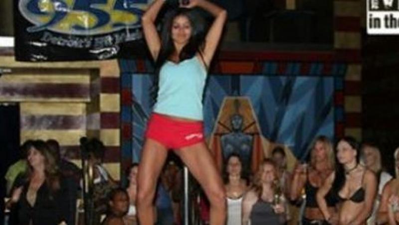 FOTO / Miss SUA, striptease profesionist la bara