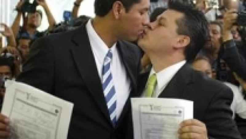 Fara prejudecati: Casatoriile intre homosexuali, legalizate in Portugalia