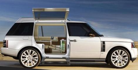 Range Rover alb, pe genul Vatican