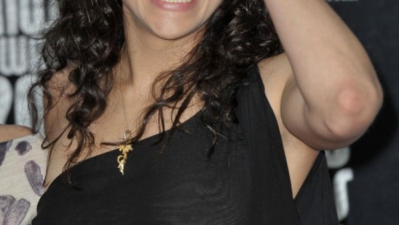 Michelle Rodriguez, transparenta pe covorul rosu
