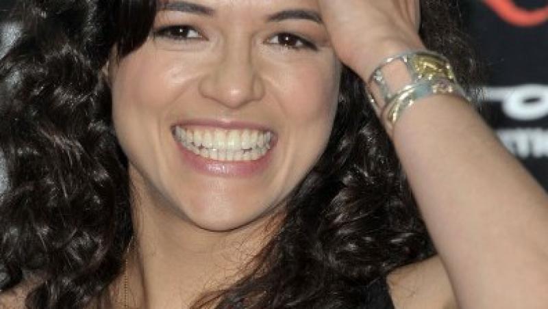 Michelle Rodriguez, transparenta pe covorul rosu