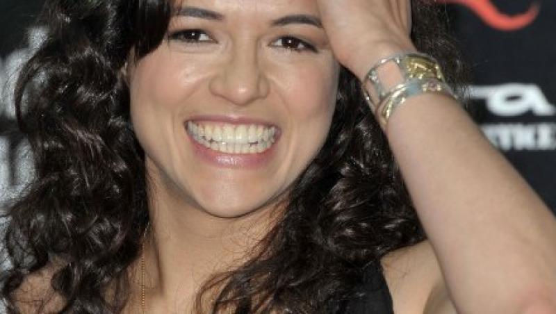 Michelle Rodriguez, transparenta pe covorul rosu