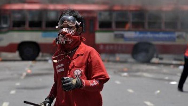 Thailanda: Revolta inabusita in sange, liderii Camasilor Rosii s-au predat
