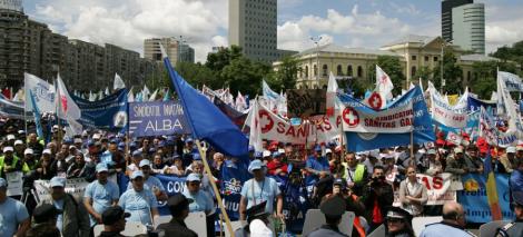 40 000 de oameni au protestat in Piata Victoriei/ Sindicatele anunta greva generala pe 31 mai
