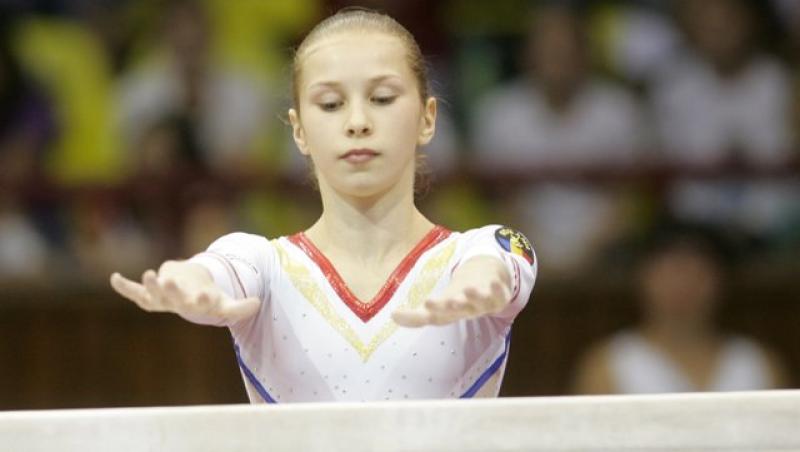 Amelia Racea - aur la CE de gimnastica (la barna)