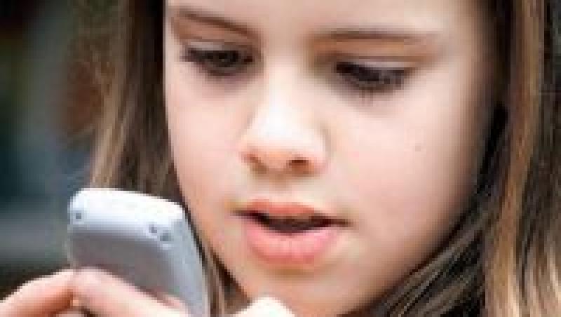 Copilul tau vrea  telefon mobil? Ce trebuie sa stii
