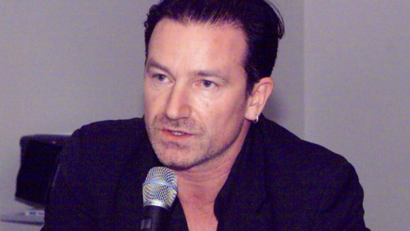 Bono, operat de urgenta la coloana