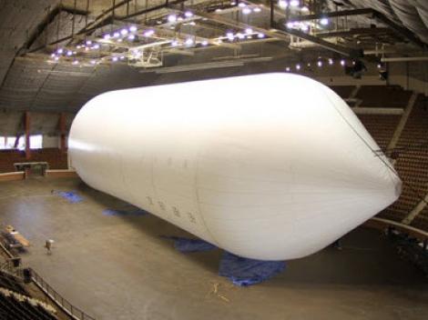 Cea mai mare aeronava din lume arata ca un prezervativ si este alimentata cu alge