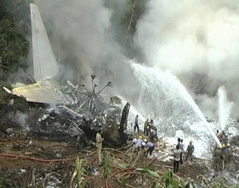 Catastrofa aeriana in vestul Indiei: 8 pasageri din 166 au supravietuit