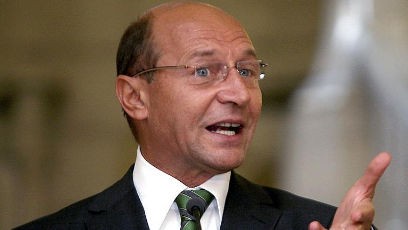Basescu se consulta cu parlamentarii Puterii