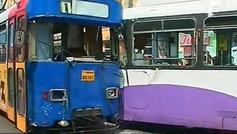 15 timisoreni au fost raniti, dupa ciocnirea a doua tramvaie