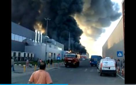 VIDEO / Incendiu ucigas la complexul Dragonul Rosu din Capitala: un mort, mai multi raniti