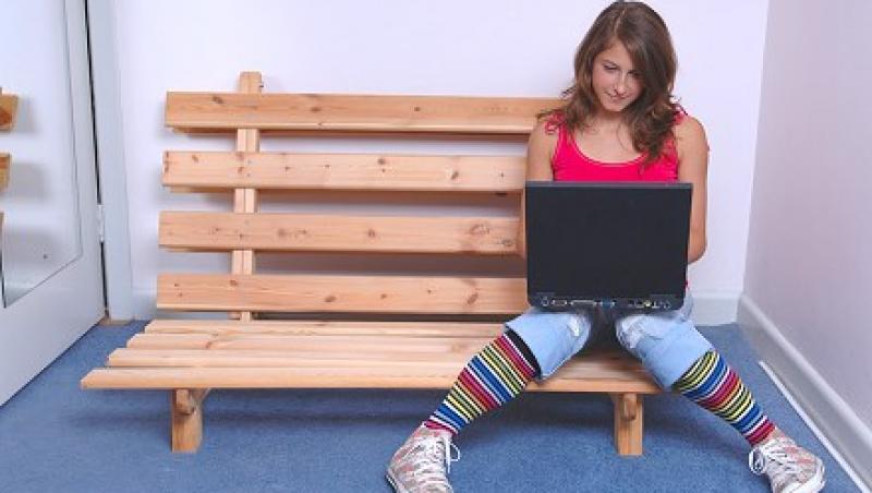 Tinerii socializeaza online zi de zi