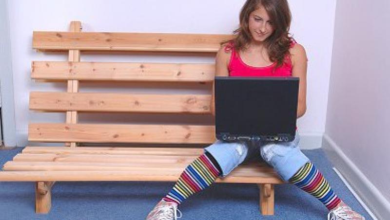 Tinerii socializeaza online zi de zi