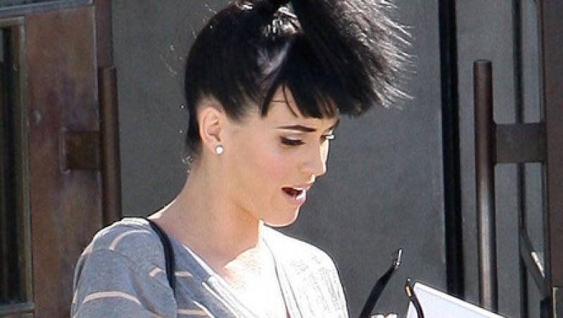 Katy Perry, cu o coafura ciudata si niste kilograme in plus