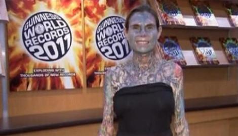 Vezi cea mai tatuata femeie din lume!
