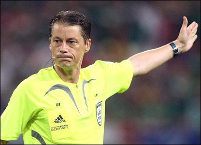 UEFA: arbitrajul in 5 va fi adoptat in Liga Campionilor si C.E. 2012