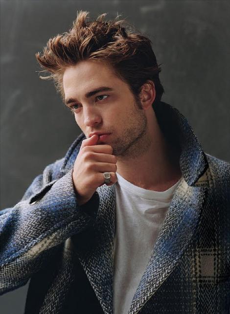 Rob Pattinson: "Sunt singur. Nu ma intalnesc cu nimeni."