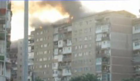 VIDEO Incendiu mistuitor intr-un bloc din Ramnicu-Valcea