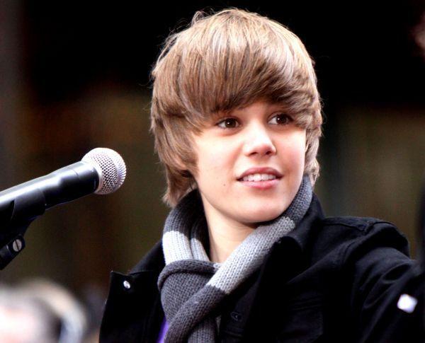 Justin Bieber este revelatia muzicala a anului 2010