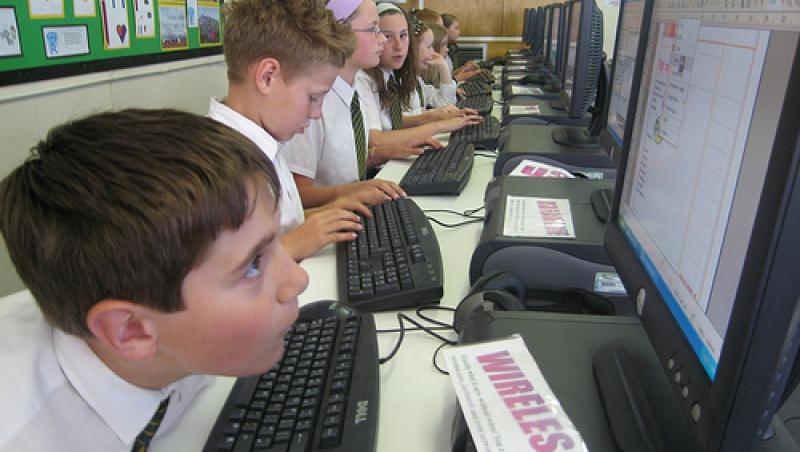 Campanie anti-calculator in scolile din Cluj-Napoca
