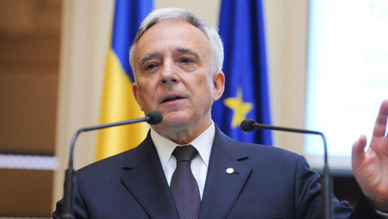 Isarescu: Deciziile trebuie asumate politic pe timp de criza