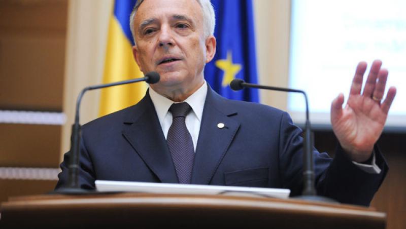 Isarescu: Deciziile trebuie asumate politic pe timp de criza