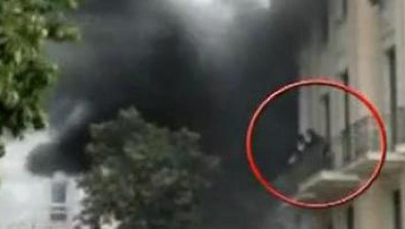 VIDEO Noi imagini cu banca incendiata in Atena